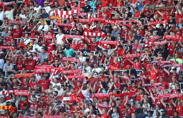 UEFA le-a făcut pe plac cluburilor » Spectatorii de pe stadion vor primi locuri în picioare