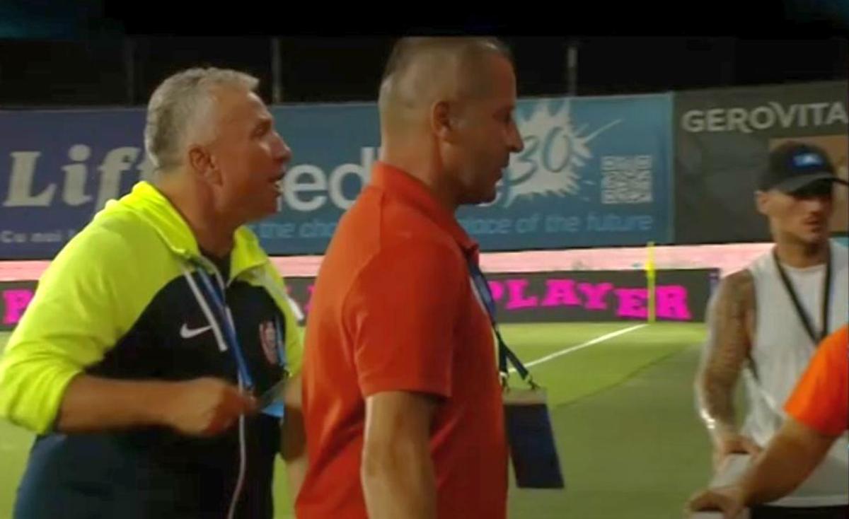 Dan Petrescu a depășit orice limită » Ieșire scandaloasă la adresa arbitrilor din CFR Cluj - Universitatea Craiova! Oprit cu greu de colaboratori