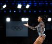 Simone Biles, în timpul calificărilor de gimnastică de la JO