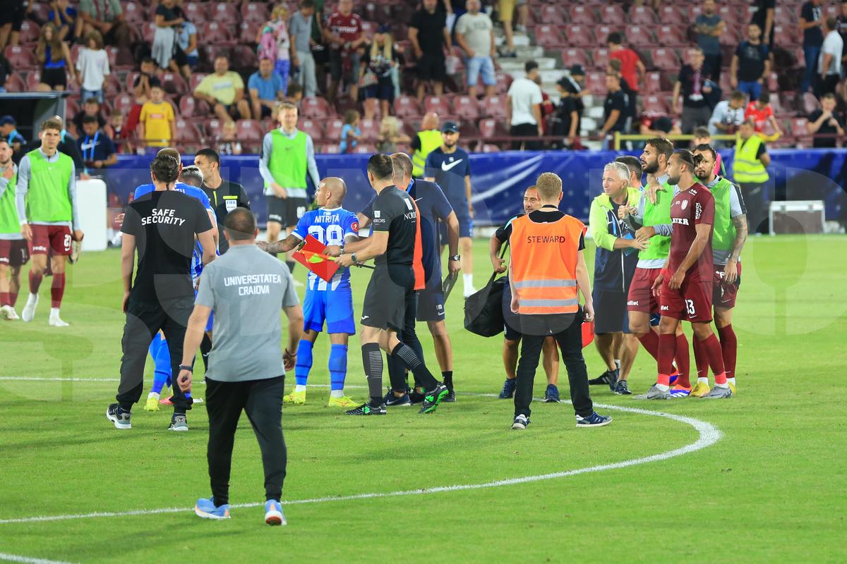 Universitatea Craiova a subordonat CFR la Cluj: schimbări cu sens ale lui Gâlcă, nervi prea mulți și fotbal puțin la Petrescu
