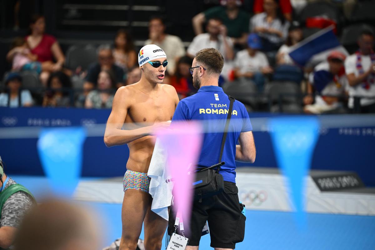 David Popovici, încălzire sub ochii lui Michael Phelps