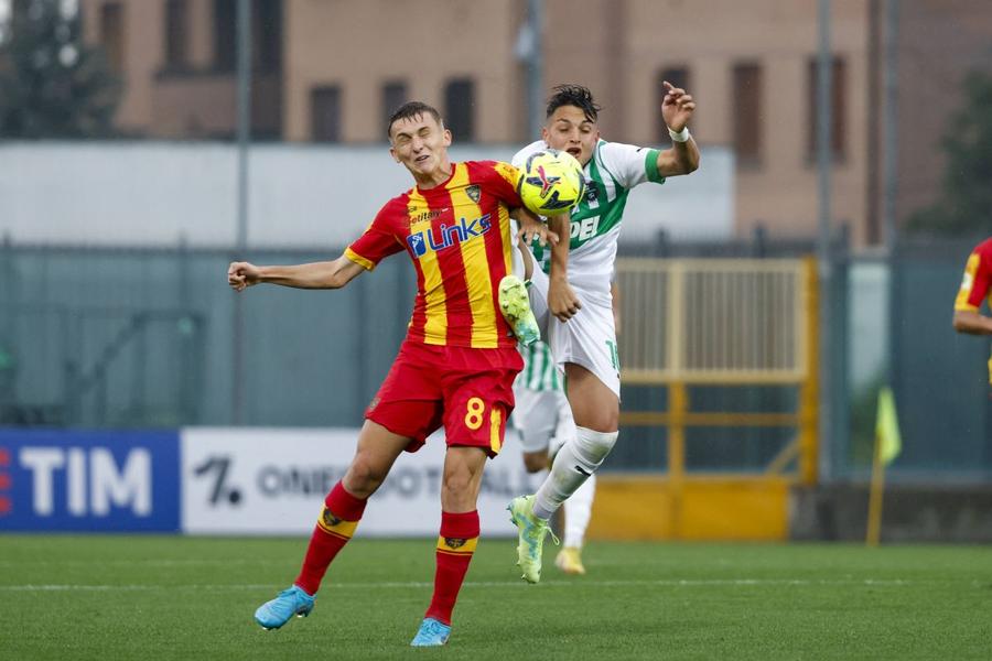 Cătălin Vulturar a purtat banderla de căpitan la Lecce, dar a ajuns să debuteze în prima ligă, la UTA / Foto: Imago Ce s-a ales de românii care făceau senzație cu Lecce în 2023, cucerind titlul la Primavera! Câți dintre ei au rămas în Italia și ce șanse au să joace în Serie A