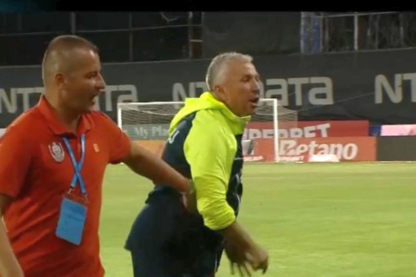 Dan Petrescu a ÎNNEBUNIT la pauza partidei dintre CFR Cluj și Universitatea Craiova