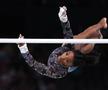 Simone Biles, în timpul calificărilor de gimnastică de la JO