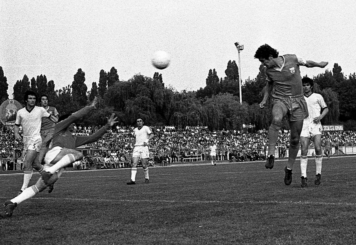 Lucescu - diverse la 80 ani - poze carieră