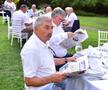 Mircea Lucescu la 80 de ani, cu ziarul Gazetei Sporturilor în mâini! Nume uriașe din fotbalul românesc prezente, moment emoționant la discurs