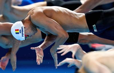 Ce scriu americanii despre David Popovici, după calificarea în semifinale la Campionatele Mondiale de Natație