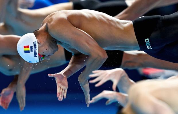Ce scriu americanii despre David Popovici, după calificarea în semifinale la Campionatele Mondiale de Natație
