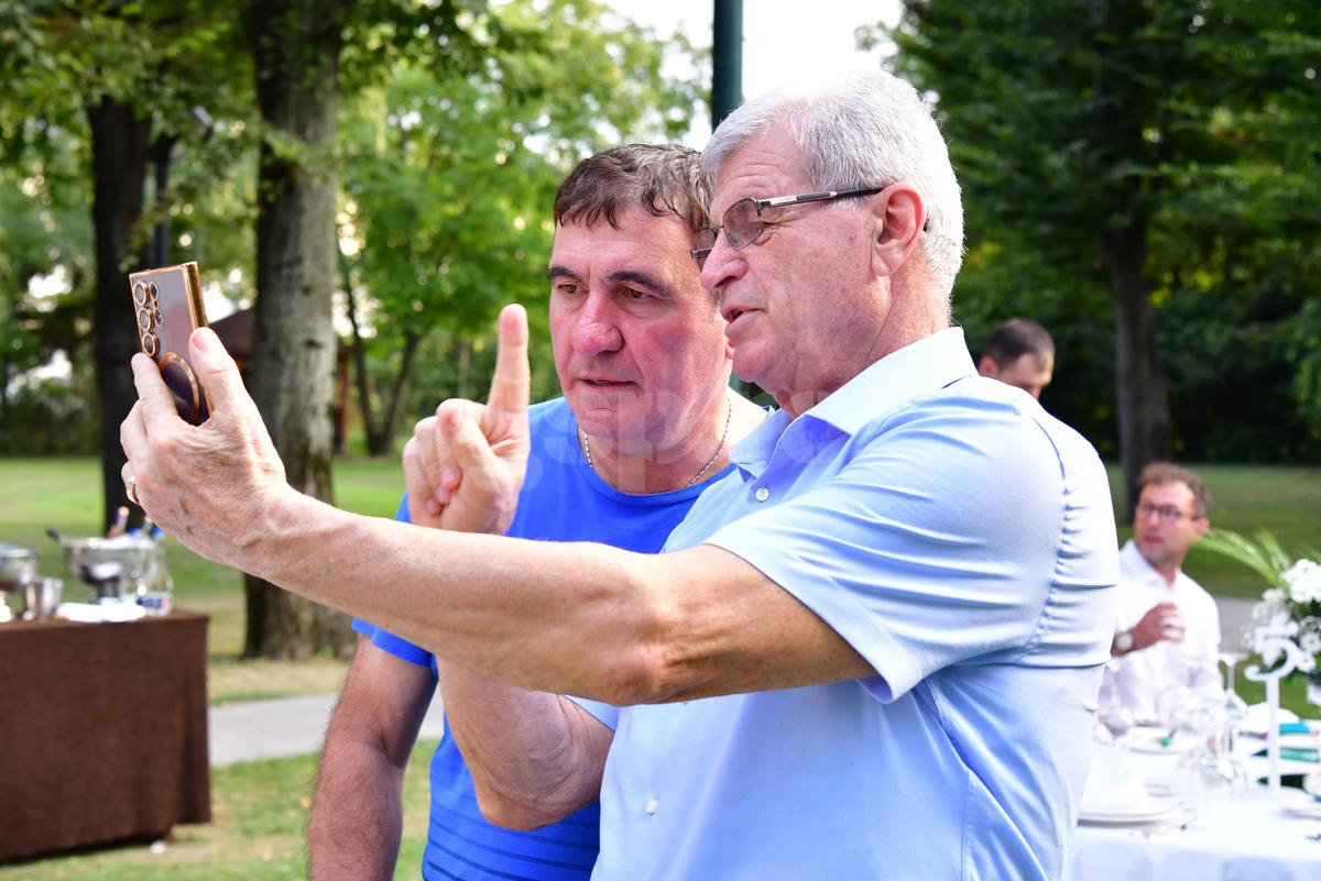 Mircea Lucescu și-a serbat luni ziua de naștere! Nume uriașe din fotbalul românesc la petrecerea selecționerului