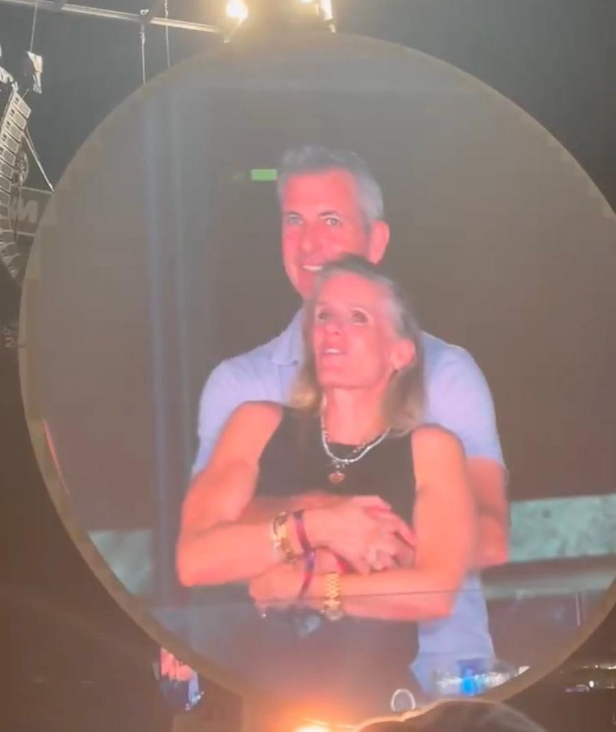 Leo Messi, surprins și el de „Kiss Cam”-ul Coldplay! Cum au reacționat argentinianul și soția lui