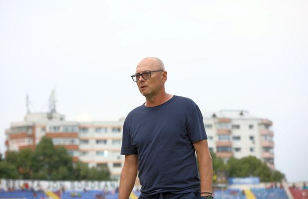 Leo Grozavu își pune-n gardă elevii, după 4-0 cu Slobozia: „N-aș vrea să facem asta”