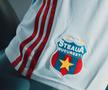 Steaua și-a prezentat echipamentele oficiale pentru sezonul 2025-2026 / Foto: Facebook Steaua București