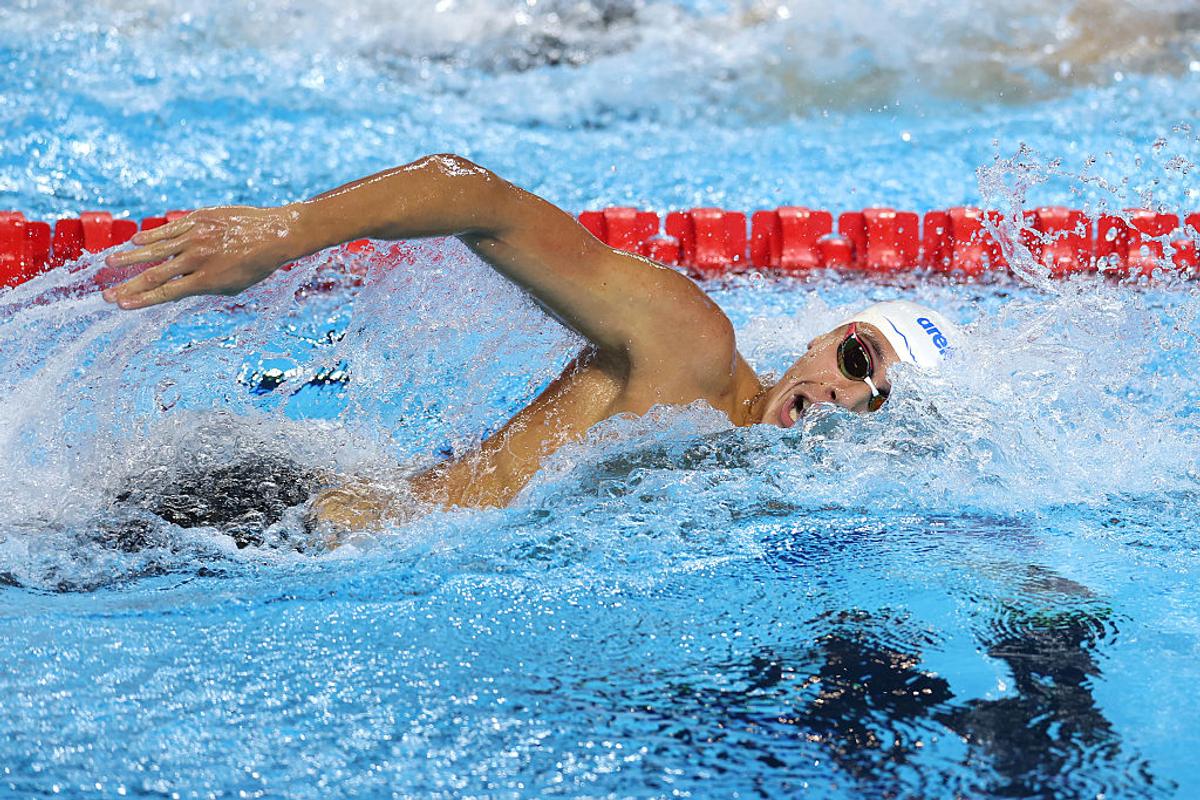David Popovici, calificat în semifinalele probei de 200 m liber la Campionatele Mondiale de la Singapore
