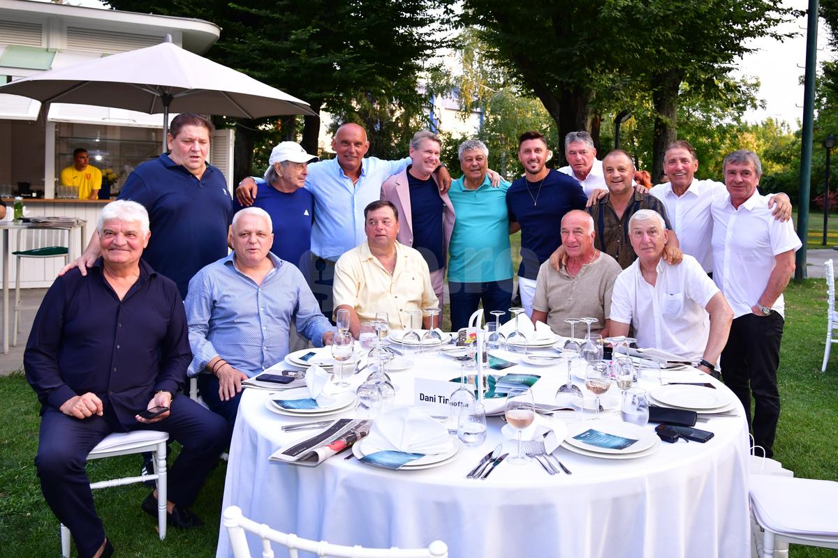 Mircea Lucescu la 80 de ani, cu ziarul Gazetei Sporturilor în mâini! Nume uriașe din fotbalul românesc prezente, moment emoționant la discurs