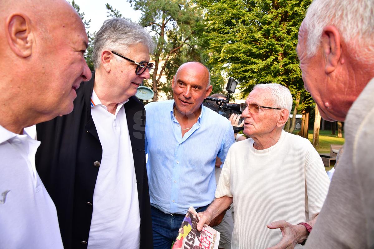 Mircea Lucescu și-a serbat luni ziua de naștere! Nume uriașe din fotbalul românesc la petrecerea selecționerului