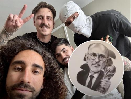 Marc Cucurella, pregătindu-se să se tatueze la salonul celebrului artist Ganga, alături de popularul influencer Ceciarmy / Foto: X