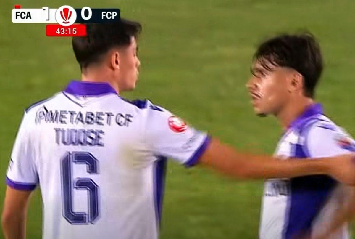 Dialogul încins dintre coechipierii Mario Tudose și Ricardo Matos, în FC Argeș - Petrolul