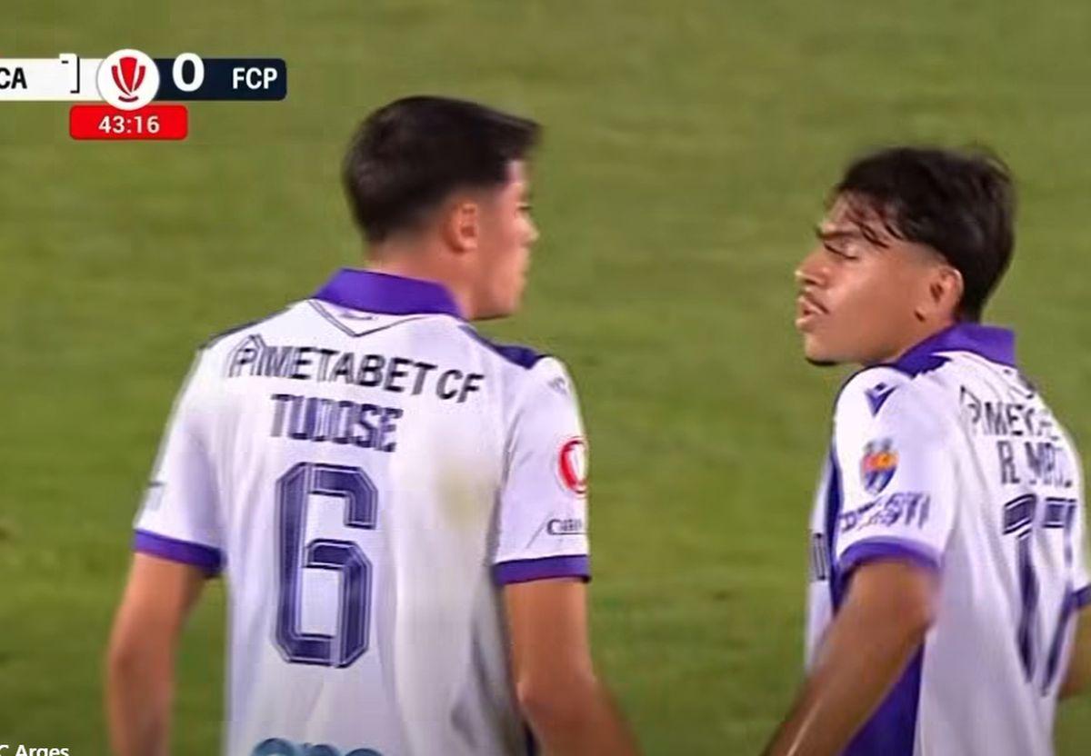 Dialogul încins dintre coechipierii Mario Tudose și Ricardo Matos, în FC Argeș - Petrolul