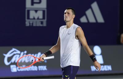 Bizar! Cum a ajuns Bernard Tomic în „optimile” turneului, după ce abandonase în calificări