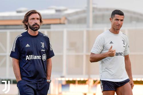 Radu Drăguşin (18 ani, fundaș central), juniorul lui Juventus, se pregătește în aceste zile cu echipa mare, sub comanda noului antrenor Andrea Pirlo. Foto: Juventus