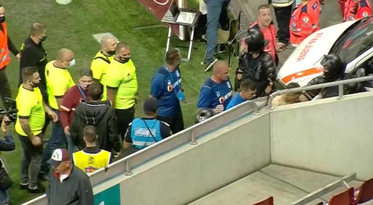 Haos după Rapid - CSU Craiova! Oltenii, evacuați prin parcare