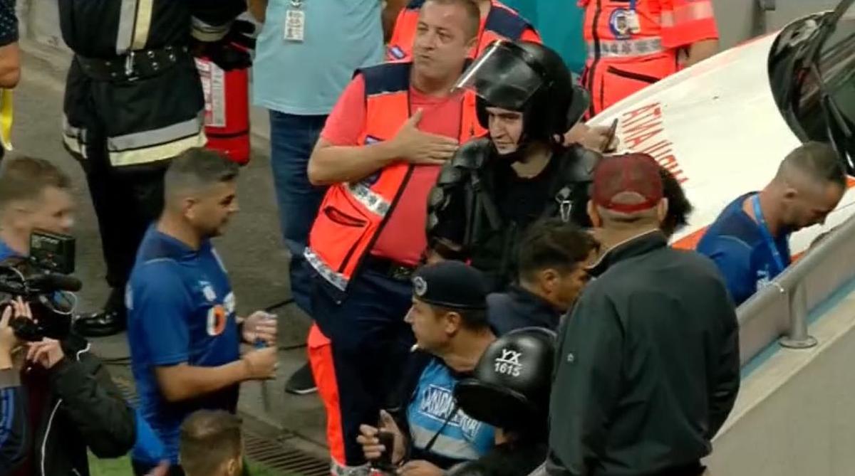 Haos după Rapid - CSU Craiova! Oltenii, evacuați prin parcare