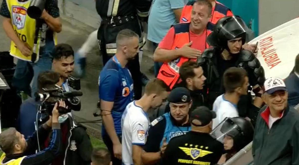 Haos după Rapid - CSU Craiova! Oltenii, evacuați prin parcare