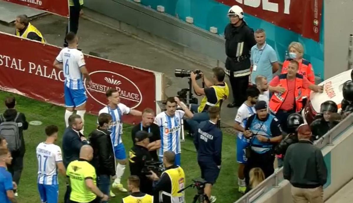 Haos după Rapid - CSU Craiova! Oltenii, evacuați prin parcare
