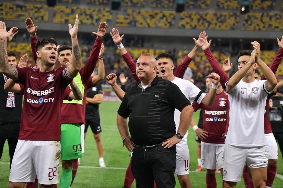 Jucătorii de la Rapid şi antrenorul Iosif „Smardoiala” este răspunsul la întrebare