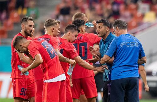 FCSB - Hermannstadt | Nicolae Dică, antrenorul roș-albaștrilor, a efectuat 4 schimbări la pauză (1-1), una dintre ele fiind forțată. Pe 26 iulie, Dică spunea că nu va face asta niciodată!