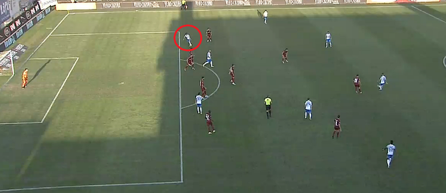 Pitu, încercuit „N-a fost penalty!” » Verdictul specialistului la faza controversată din CFR Cluj - Farul: „Decizie eronată central + VAR”. VIDEO cu momentele de uluială din Gruia