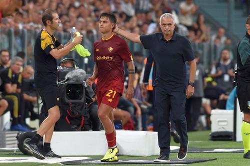Jose Mourinho și Paulo Dybala / foto Imago Images