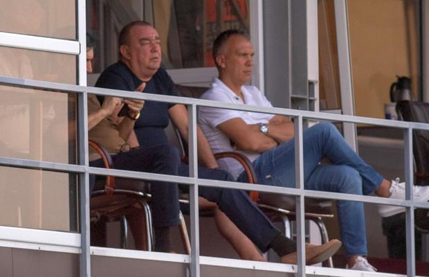 Apariție rară » Fost lider al Cooperativei surprins pe stadion după eliberarea din pușcărie: cum arată acum