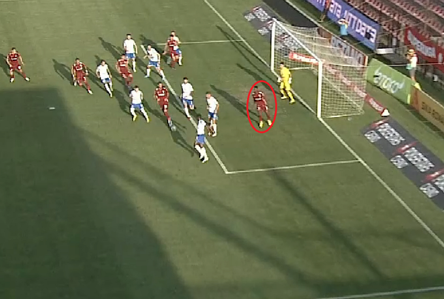 Poziția de ofsaid a lui Malele „N-a fost penalty!” » Verdictul specialistului la faza controversată din CFR Cluj - Farul: „Decizie eronată central + VAR”. VIDEO cu momentele de uluială din Gruia