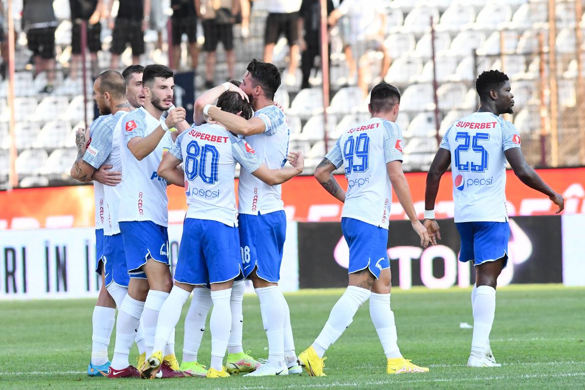 CFR Cluj - Farul 1-3. Hagi îl surclasează pe Dan Petrescu și urcă pe primul loc! Campioana, serie dezastruoasă în SuperLiga