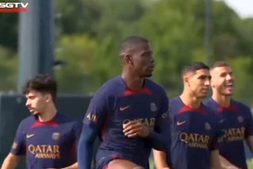 Lucas Hernandez, primul din dreapta, s-a amuzat pe seama Barcelonei // sursă foto: captură Twitter