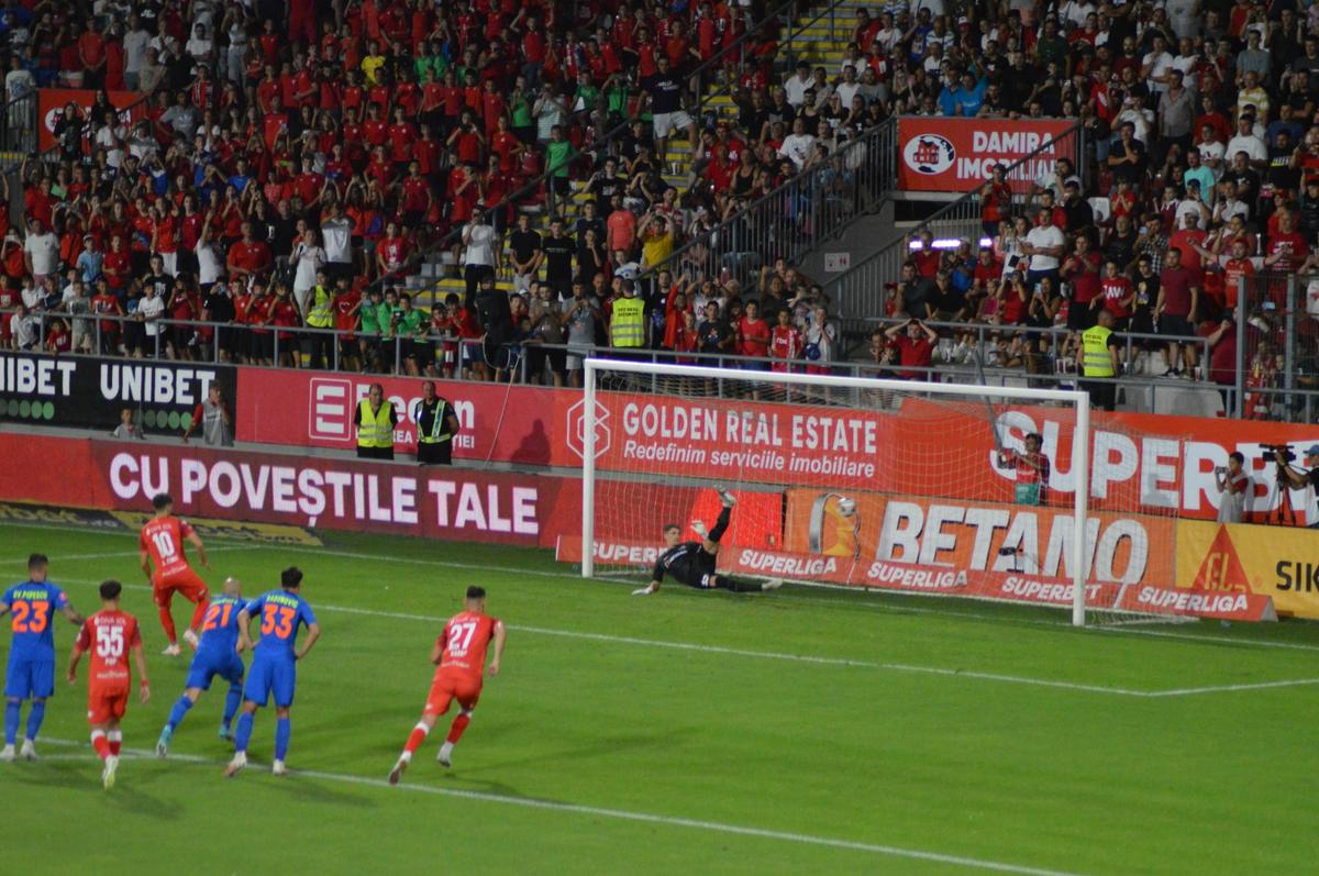 Darius Olaru a ieșit la atac după eșecul cu UTA: „Știm de ce a dat penalty! Știm cine era în camera VAR”