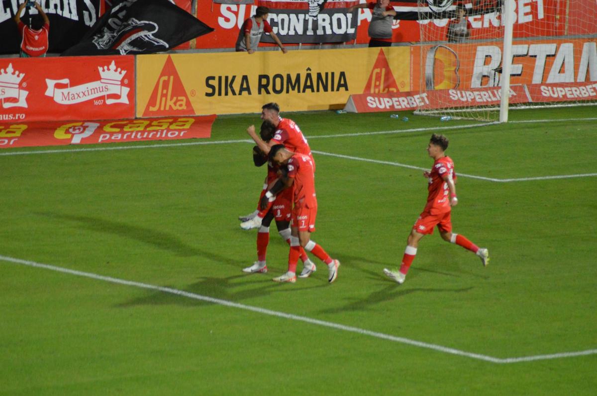 Ce dialog ar fi purtat pe teren Florinel Coman cu arbitrul George Găman: „Asta mi-a spus! Săracul, a mai fost suspendat...”