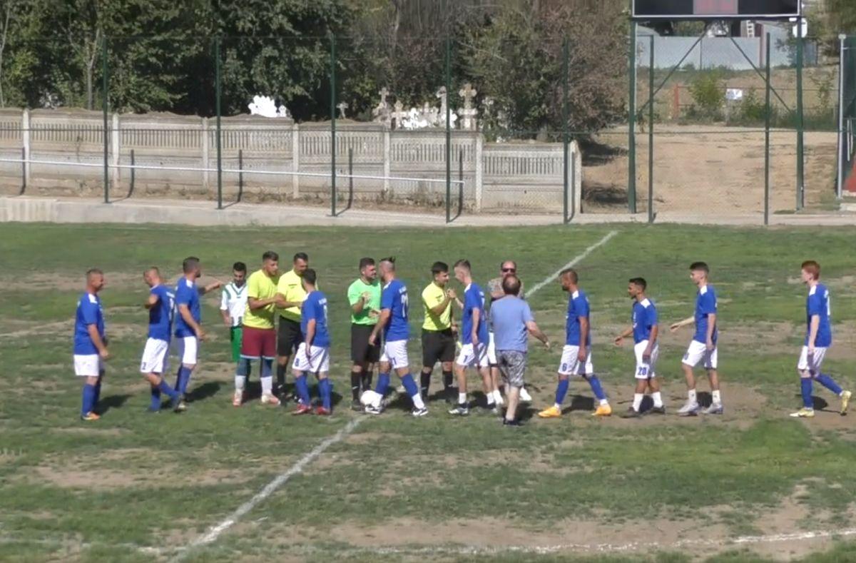 Gazon de tot râsul la inaugurarea bazei sportive din Gâldău