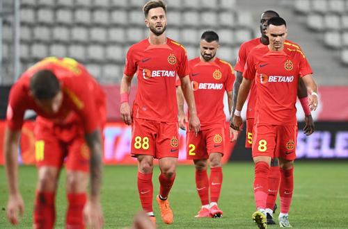 Fundașul dreapta Valentin Crețu apare pe foaia de joc a celor de la FCSB în deplasarea cu UTA