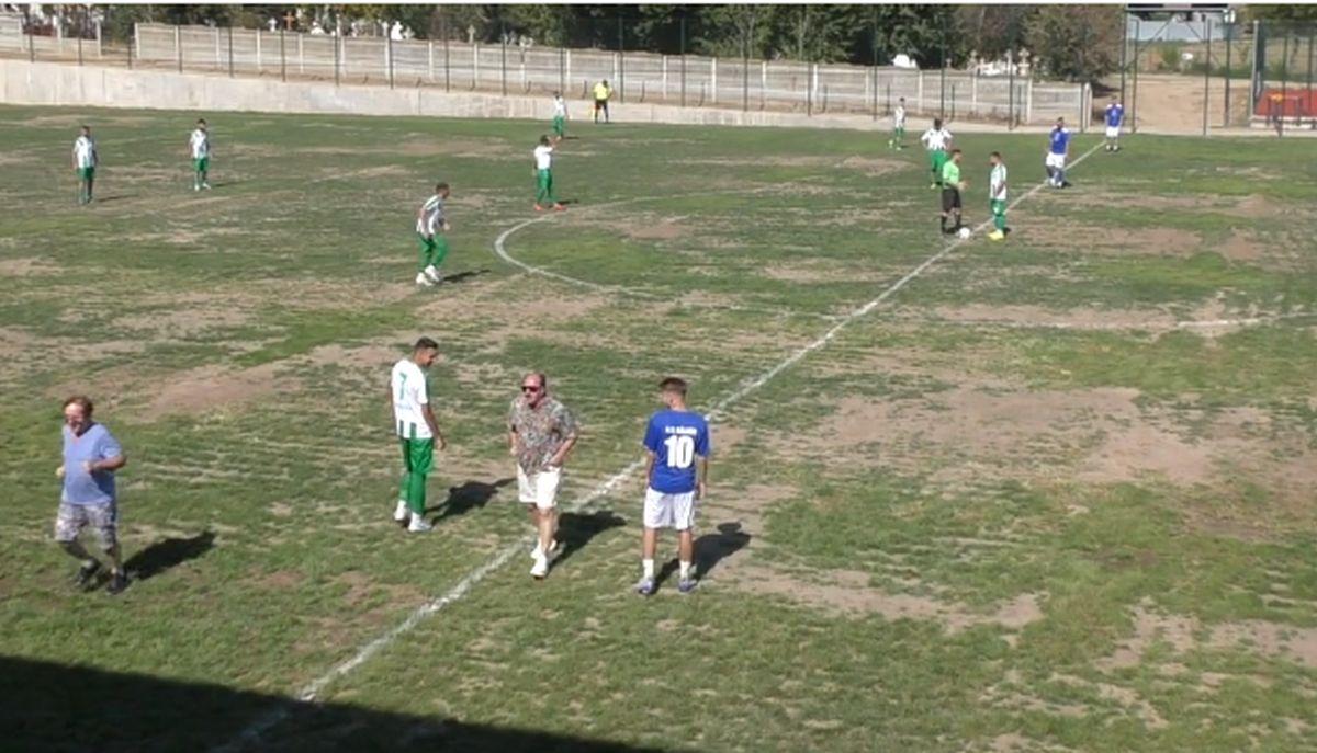 Gazon de tot râsul la inaugurarea bazei sportive din Gâldău