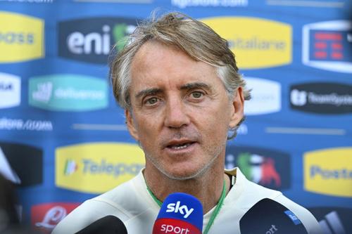 La două săptămâni după ce s-a despărțit de naționala Italiei, Roberto Mancini (58 de ani) a fost prezentat ca selecționer al Arabiei Saudite.