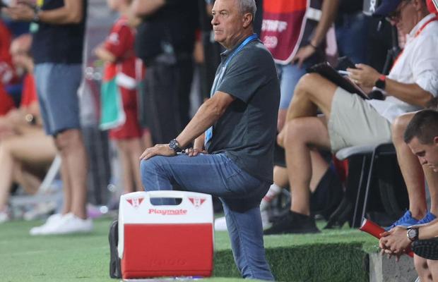 Mircea Rednic laudă arbitrajul din UTA - FCSB și remarcă un fotbalist: „Controlează jocul, dă ritm. E foarte bun!”