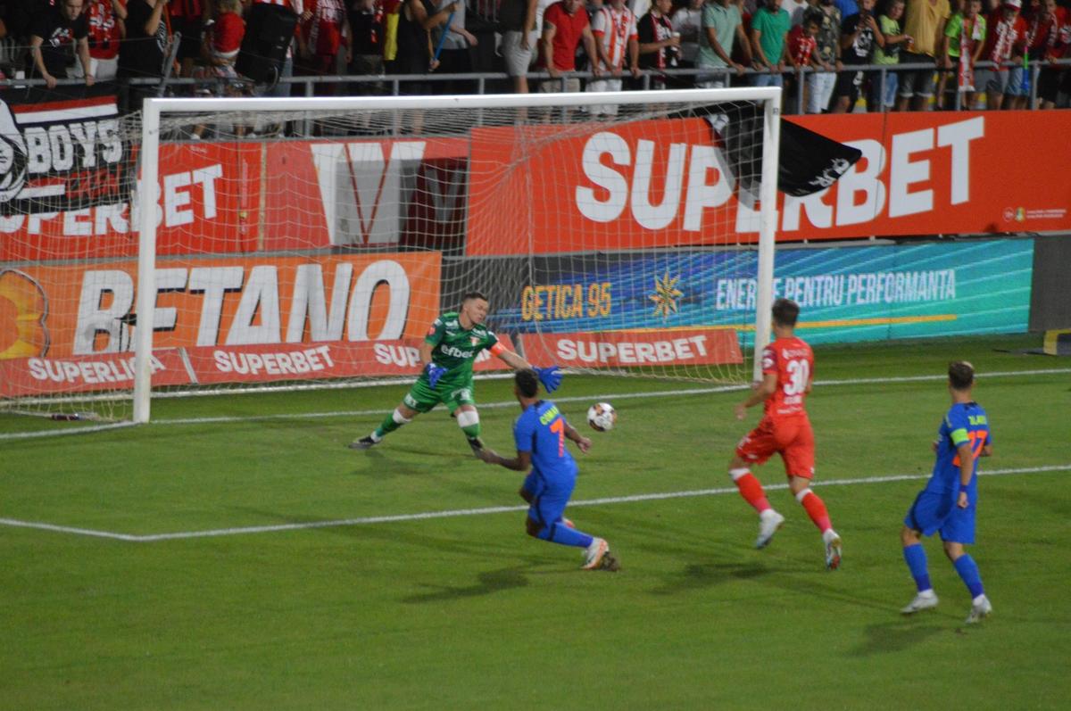 Darius Olaru a ieșit la atac după eșecul cu UTA: „Știm de ce a dat penalty! Știm cine era în camera VAR”