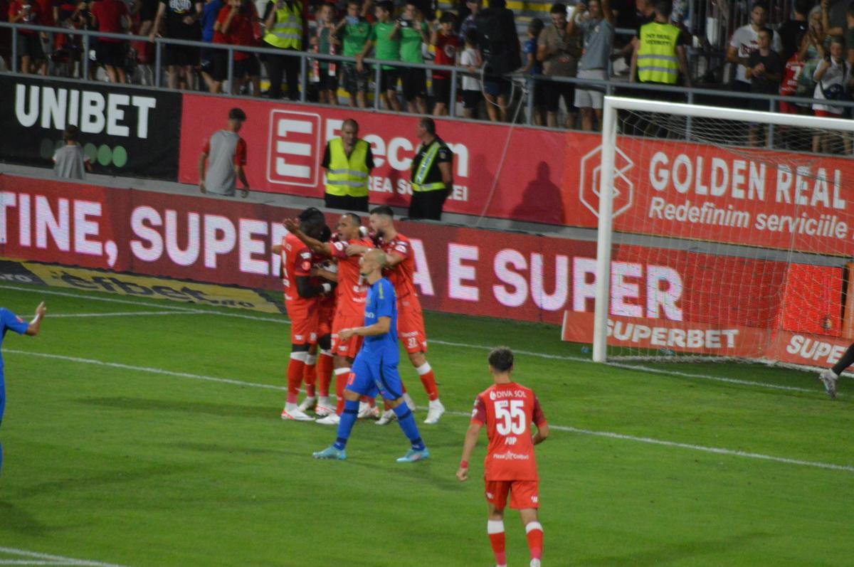 Ce dialog ar fi purtat pe teren Florinel Coman cu arbitrul George Găman: „Asta mi-a spus! Săracul, a mai fost suspendat...”