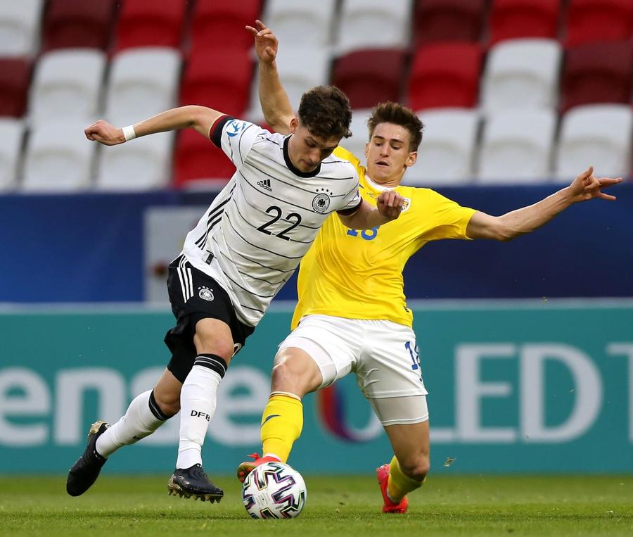 Cătălin Itu, în duel cu neamțul Mateo Klimowicz, la Euro 2021 de tineret / Foto: Imago Cvadruplu campion al României, dorit în Italia. Ajuns rezervă în Superliga, e tentat să accepte oferta!