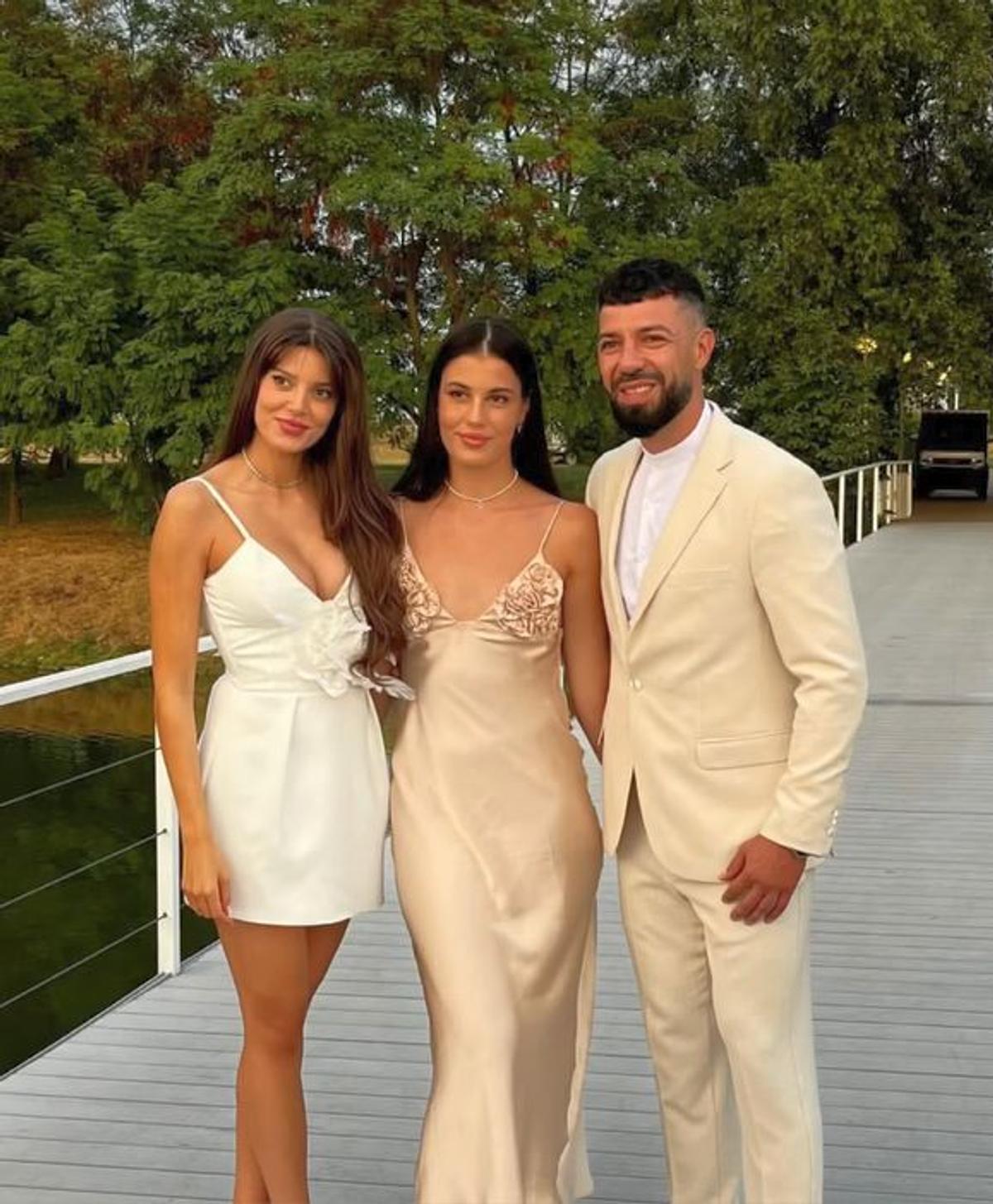 „Frumusețea naturii” » Soția cu 15 ani mai tânără a fostului fotbalist din Liga 1, imagini provocatoare din vacanța de vis
