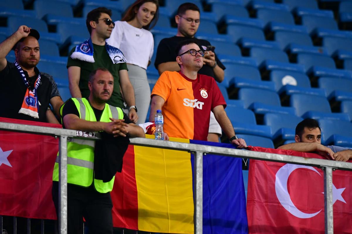 Suporterii oltenilor, coregrafie ȘOCANTĂ, înainte de Universitatea Craiova - Istanbul Bașakșehir: „F**k UEFA!”
