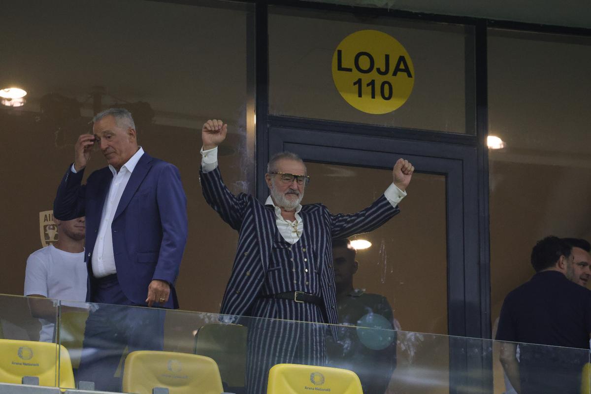 Ce a făcut Gigi Becali, la pauza partidei dintre FCSB și Aberdeen // foto: Ionuț Iordache