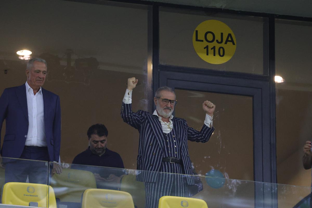 Ce a făcut Gigi Becali, la pauza partidei dintre FCSB și Aberdeen // foto: Ionuț Iordache